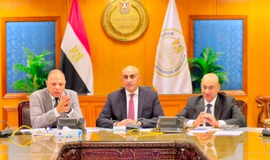 وزير التعليم يتابع من غرفة العمليات انتظام آخر أيام امتحانات الثانوية العامة ويشيد بجهود القائمين عليها