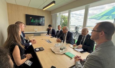 وزير الطيران المدني يبحث مع «Acron Aviation» البريطانية توسيع التعاون في تقنيات التدريب والمحاكاة المتقدمة