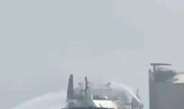 عاجل.. مجلس الوزراء: حريق سفينتين بميناء دمياط ناتج عن طائرة مسيرة ولم تعلن أي جهة مسئوليتها عن الحادث