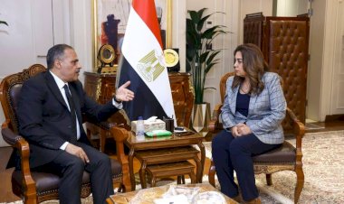 وزيرة التنمية تعقد اجتماعا مع محافظ الشرقية لمتابعة الوضع الراهن لمنظومة المخلفات