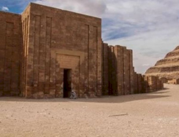 وزارة السياحة تطلق مشروعًا متكاملًا لتطوير الخدمات المقدمة للزائرين بمنطقة آثار سقارة ورفع كفاءة الطرق الداخلية بها