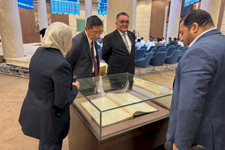 رئيس البورصة المصرية يبحث مع سفير سنغافورة تعزيز التعاون وجذب الاستثمارات الأجنبية