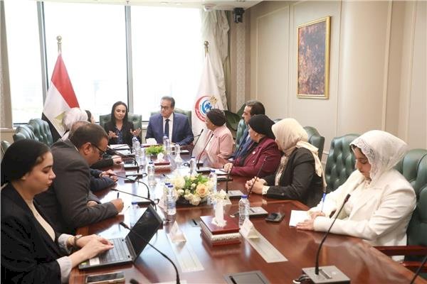وزيرا الصحة والتضامن يشهدان توقيع بروتوكول تعاون ثلاثي لتمكين المرأة اقتصاديًا وتعزيز الصحة الإنجابية داخل المصانع