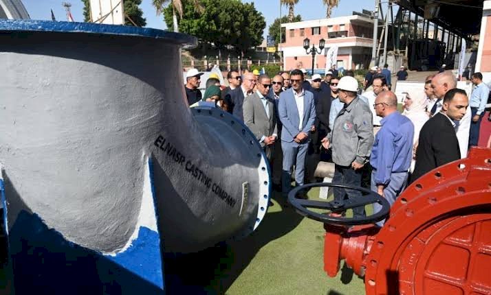 وزير الصناعة يتفقد مصنع شركة النصر للمسبوكات بالجيزة للوقوف على مسار العملية الإنتاجية على أرض الواقع