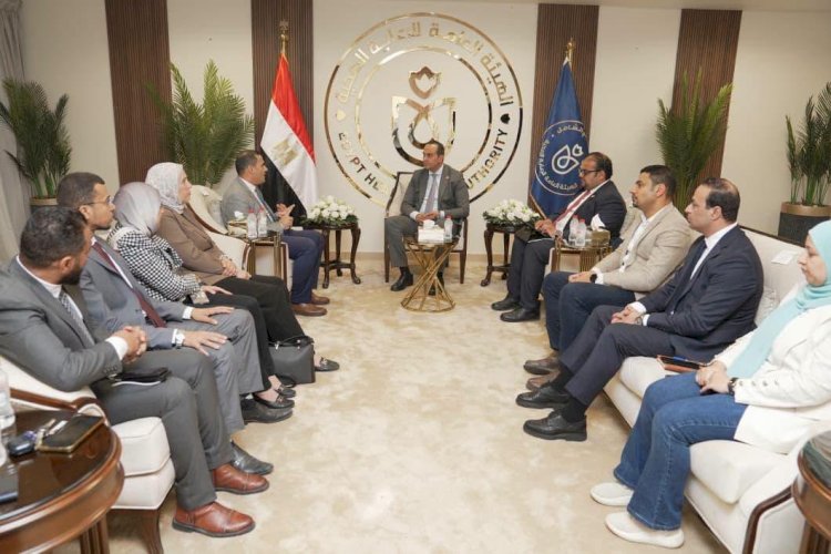 رئيس هيئة الرعاية الصحية يلتقي شعبة محرري الصحة لتعزيز الشراكة الإعلامية ودعم الوعي بالتأمين الصحي الشامل