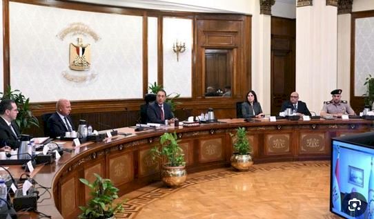 رئيس الوزراء يتابع مستجدات الموقف التنفيذي لمشروع تنمية مدينة "رأس الحكمة"