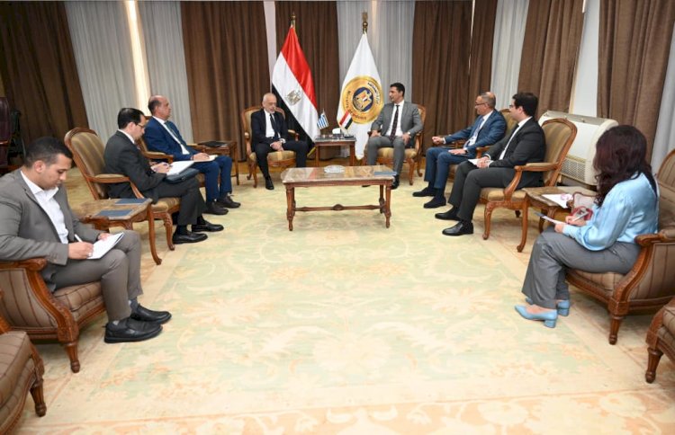وزير الصناعة يبحث مع سفير اليونان لدى مصر فرص تعزيز الشراكة الصناعية بين البلدين
