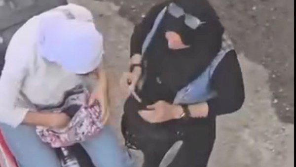 ضبط شخص وفتاة لتعاطيهما المخدرات أعلى دراجة نارية بالإسكندرية
