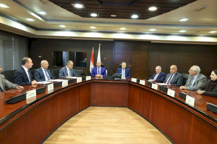 وزير النقل يترأس اجتماع الجمعية العامة غير العادية لشركة موانئ مصر البحرية