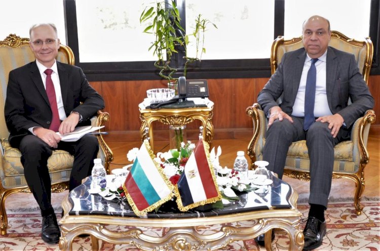 وزير الطيران المدني يستقبل سفير بلغاريا لبحث سُبل التعاون المشترك في مجال النقل الجوي