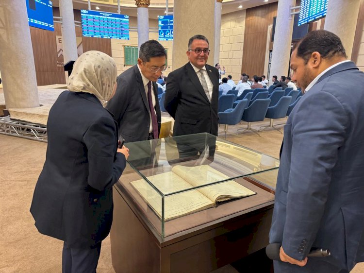 رئيس البورصة المصرية يبحث مع سفير سنغافورة تعزيز التعاون وجذب الاستثمارات الأجنبية
