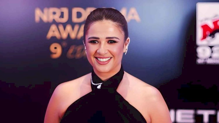 ياسمين عبد العزيز ترد بعفوية عن سر جمالها: عشان أنا سينجل