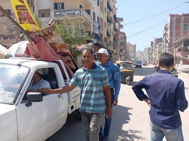 حملات مكبرة لإزالة التعديات والإشغالات المخالفة وإعادة الانضباط إلى الشوارع بالشرقية