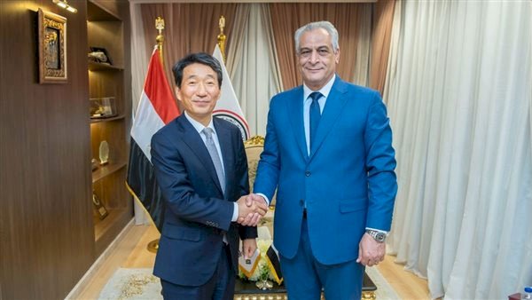 وزير الإنتاج الحربي يبحث مع "سفير جمهورية كوريا الجنوبية" سبل تعزيز التعاون في مجالات التصنيع المختلفة