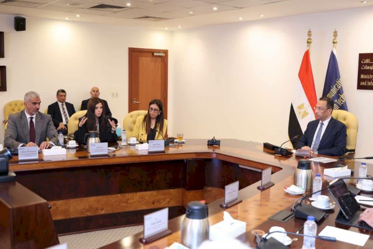 وزير الاتصالات يلتقي أعضاء لجنة التحول الرقمي بغرفة التجارة الأمريكية بالقاهرة