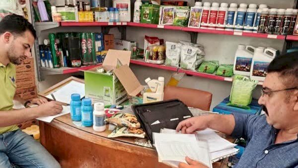 في حملة مكثفة بكفر الزيات.. «الزراعة» تضبط 1400 عبوة مبيدات مخالفة وتحيل الواقعة للنيابة العامة