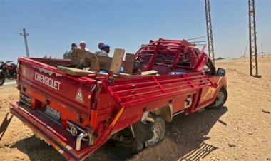 مصرع شخص وإصابة 9 آخرين فى انقلاب سيارة ربع نقل بالطريق الأوسطى