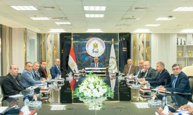 وزير الدولة للإنتاج الحربي يتابع الموقف التنفيذي لمشروعات "حياة كريمة" مع رؤساء الشركات المنفذة