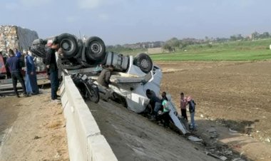 إصابة 8 أشخاص إثر انقلاب سيارة نقل بطريق جمصة فى الدقهلية