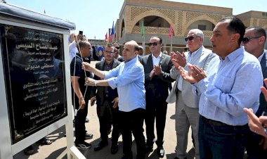 رئيس الوزراء يفتتح مجمع الخدمات الحكومية بقرية سندبسط ضمن مشروعات المبادرة الرئاسية "حياة كريمة"