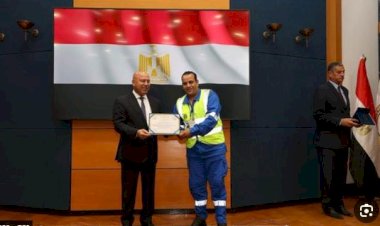 وزير النقل يتفقد مشروعات ميناء دمياط ويكرم 74 من القادة والعاملين بالميناء