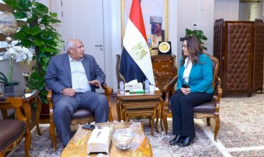 وزيرة التنمية المحلية تتابع مع محافظ مطروح مشروعات الخطة الاستثمارية وملفات التصالح والمخلفات والتقنين
