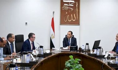رئيس الوزراء يتابع مع وزير التخطيط عددا من ملفات العمل