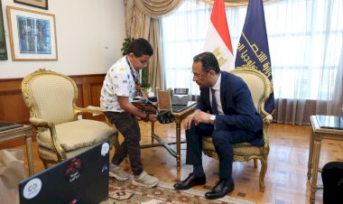 وزير الاتصالات يكرم الطفل مارتيروس مينا البالغ من العمر 10 أعوام لتميزه العالمي في البرمجة والروبوتات