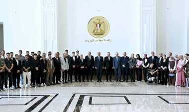 رئيس الوزراء يلتقى أوائل طلبة شهادة الثانوية العامة