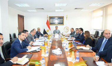 وزير التموين يعقد اجتماعًا موسعًا لوضع خطة عاجلة لتنفيذ توجيهات الرئيس لضبط الأسواق