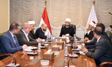 وزير الأوقاف يعقد اجتماعًا بموفدي الوزارة بالخارج عبر تقنية الاتصال المرئي