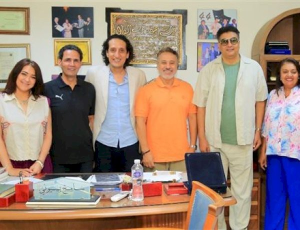 إيهاب فهمى يشهد احتفالية تكريم صناع «متولى وشفيقة» على مسرح الطليعة