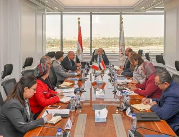 وزير الاستثمار يبحث مع السفير الإيطالي بالقاهرة زيادة الاستثمارات وتعزيز التعاون الاقتصادي      
