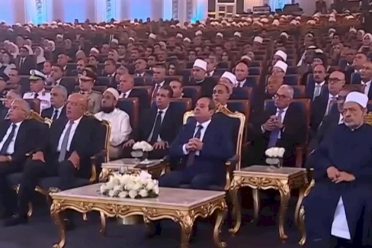 الرئيس السيسى: هناك فوضى فى وسائل التواصل الاجتماعى وبعض وسائل الإعلام فى المعرفة والطرح
