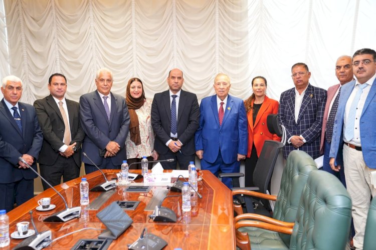 وزير العمل يبحث مع اتحاد المستثمرين تعزيز التعاون في التدريب المهني وتوفير العمالة الماهرة للمناطق الصناعية والاستثمارية