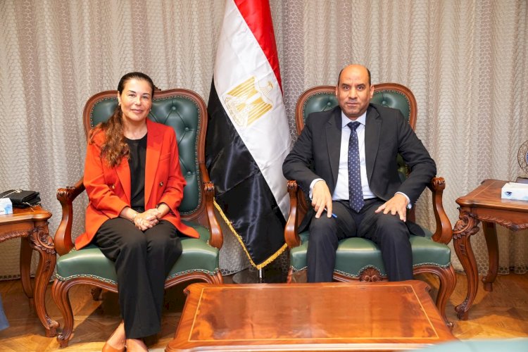 وزارة العمل والنساجون الشرقيون تعززان الشراكة بإتاحة 1100 فرصة عمل جديدة للشباب