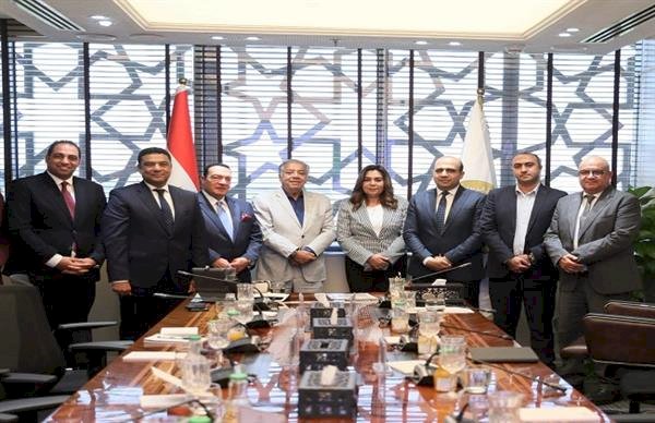 وزيرة التنمية تناقش مع رئيس غرفة الصناعات الكيماوية تعزيز صناعة تدوير المخلفات والاستفادة من الحمأة