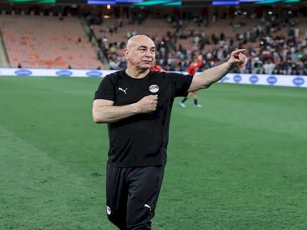 الإخوان هاجمت حسام حسن ليه بعد رفع علم فلسطين في كأس العالم؟.. ثروت الخرباوي يرد