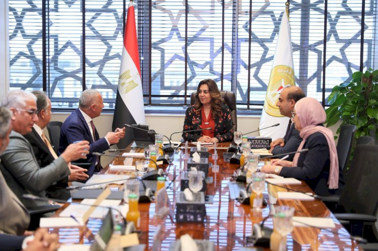وزيرة التنمية تبحث مع عدد من المستثمرين تكنولوجيات حديثة لمعالجة وتدوير المخلفات