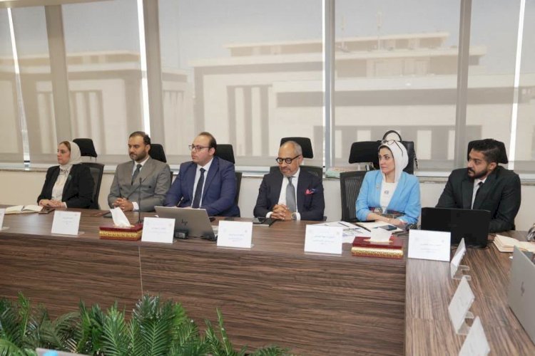 وزيرة الإسكان تتابع موقف تنفيذ مشروعات الطرق والمرافق بعدد من المدن الجديدة