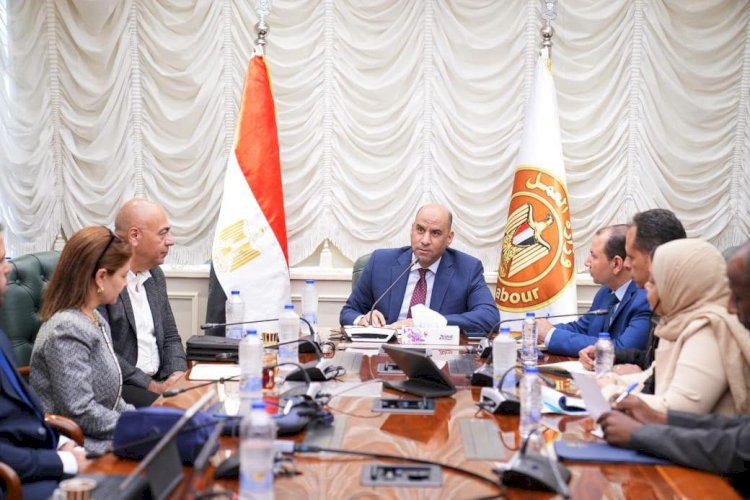 وزير العمل يتابع إطلاق نظام رقمي موحد لتصاريح عمل الأجانب.. خدمة إلكترونية متميزة للمستثمرين