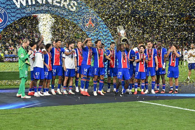 باريس سان جيرمان يتحدى لانس في كأس السوبر الفرنسي.. الليلة