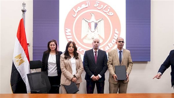 وزير العمل يُسلّم عقودًا جديدة لذوي الهمم في 3 شركات ويشهد توقيع بروتوكول تعاون مع "فودافون" في مجالات التدريب والتشغيل