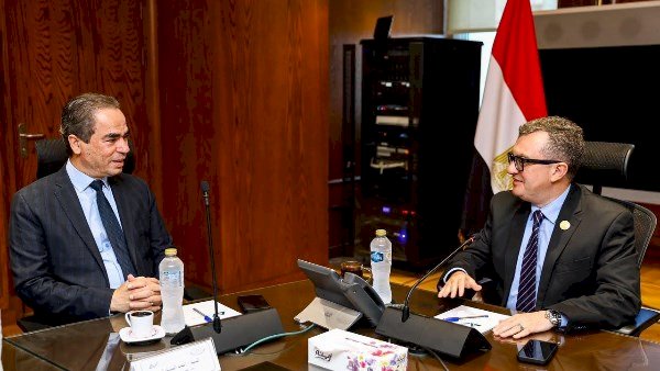 وزير التخطيط ورئيس "الوطنية للإعلام" يبحثان آليات تسوية المديونيات التاريخية وفض التشابكات المالية