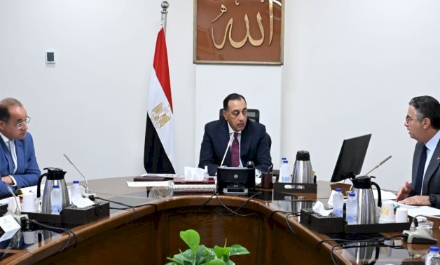 رئيس الوزراء يستعرض الإجراءات التنفيذية لفض التشابكات المالية بين "المالية" وهيئة السلع التموينية