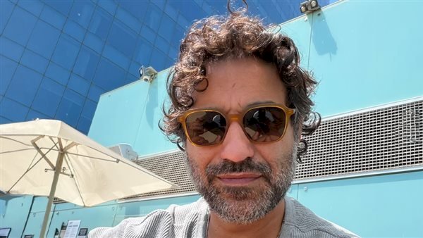 أحمد فهمي يقضي إجازة سريعة في إسبانيا ويعود لاستكمال الفيل ع الدرفيل