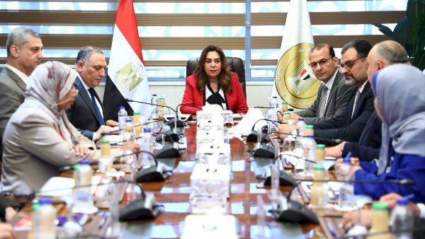 وزيرة التنمية المحلية تتابع إجراءات تفعيل العمل بالقرار الجمهوري رقم 96 لسنة 2023