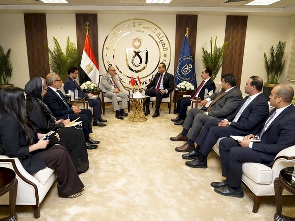 الرعاية الصحية: اتفاق ثلاثي مع «كوتش» و«ميدترونيك» لتدريب 20 طبيبًا مصريًا على الجراحات الروبوتية