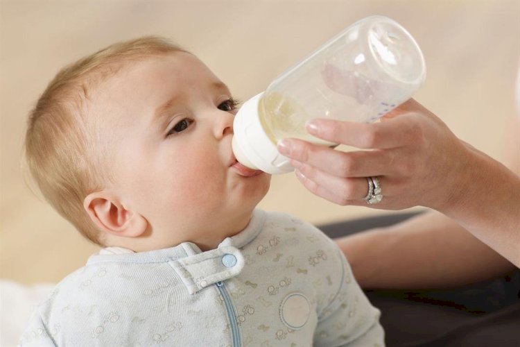 أعشاب للرضع حديثي الولادة.. هل تفيد أم تسبب أضرارًا؟