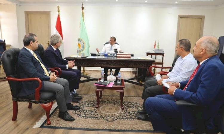 وزير الزراعة يستعرض مع المستشار الزراعي الهولندي فرص الاستثمار وتطوير التعاونيات